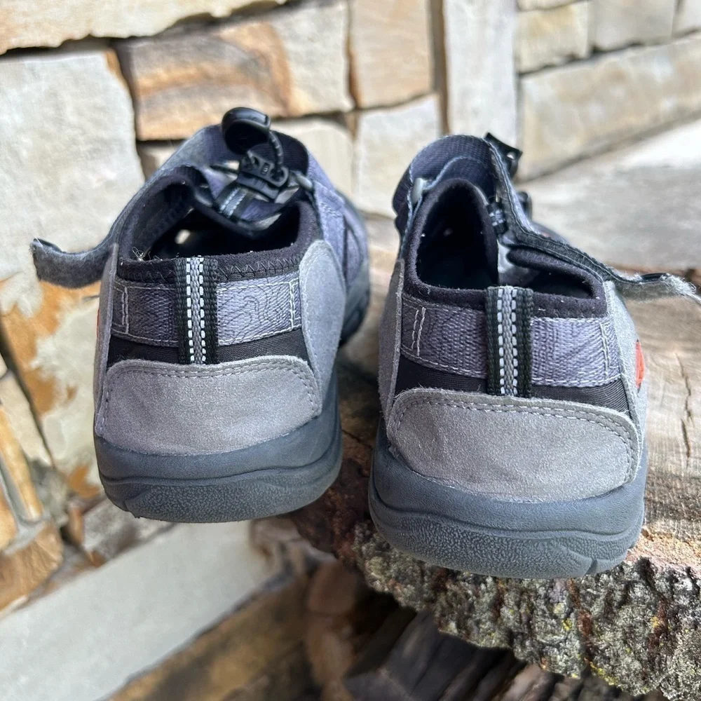 KEEN Newport H2 hiking‎ kids charcoal sandals Sz-5. M